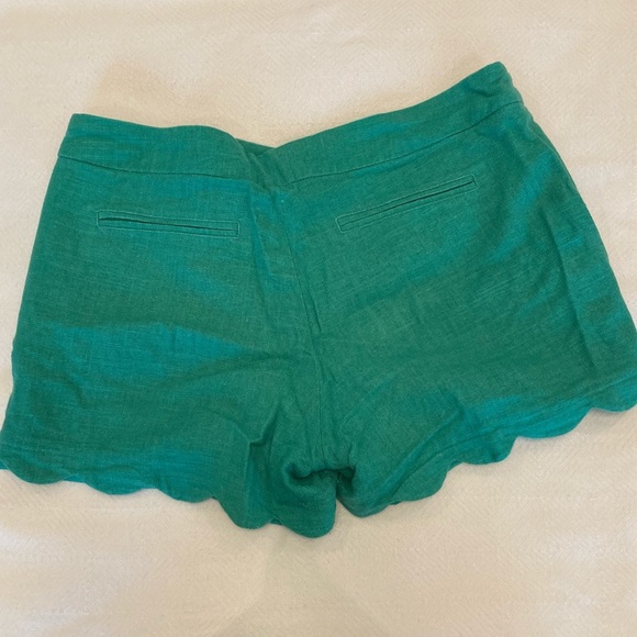 EUC cute Kelly green scalloped linen shorts - Picture 2 of 7